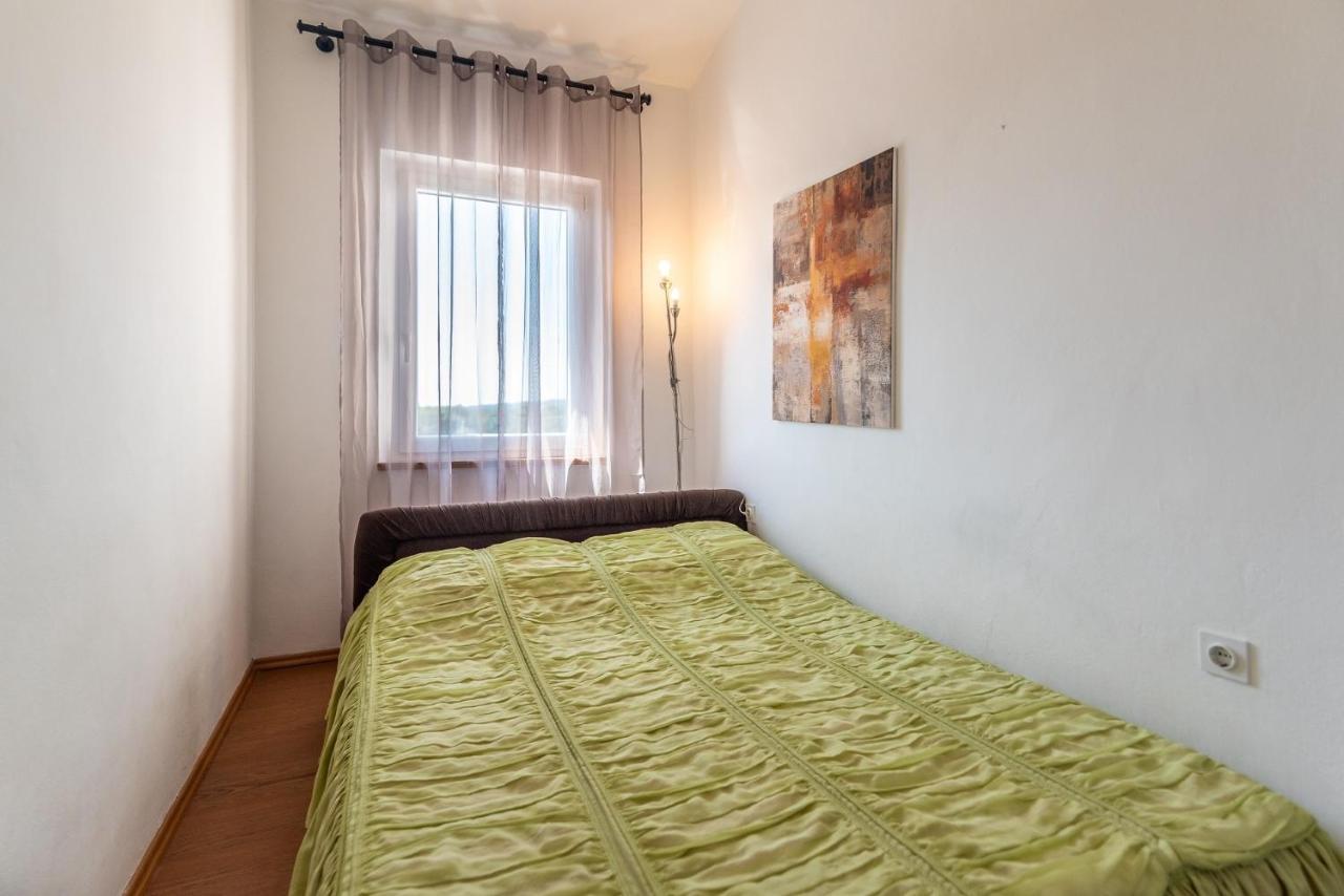 Apartments With A Swimming Pool Pula - 7356 Ngoại thất bức ảnh