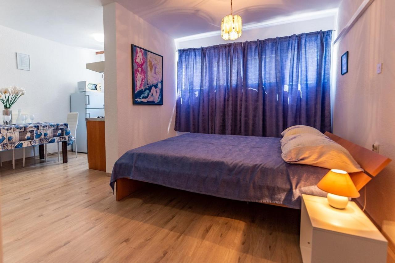 Apartments With A Swimming Pool Pula - 7356 Ngoại thất bức ảnh