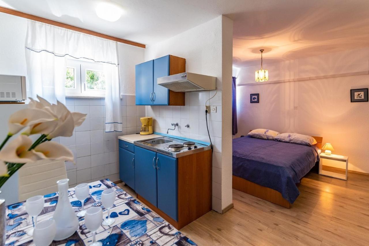 Apartments With A Swimming Pool Pula - 7356 Ngoại thất bức ảnh
